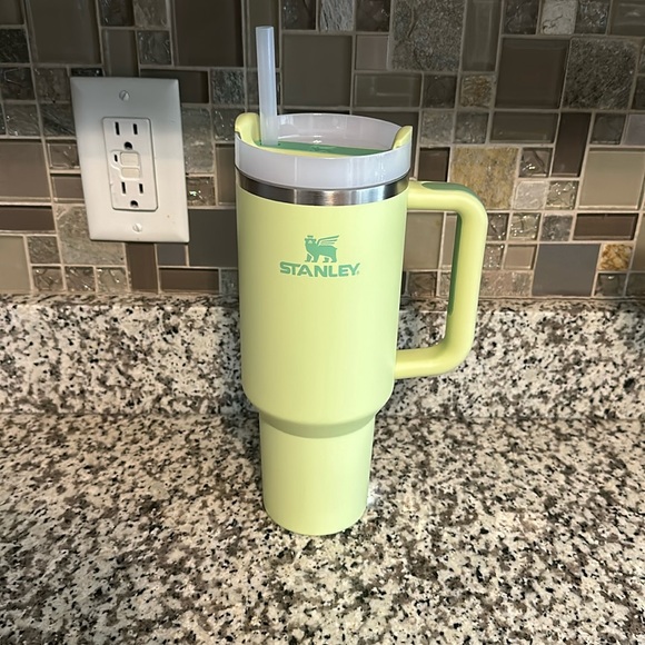 STANLEY 40oz Stainless Steel H2.0 Flowstate Quencher Tumbler -Citron - Picture 1 of 4